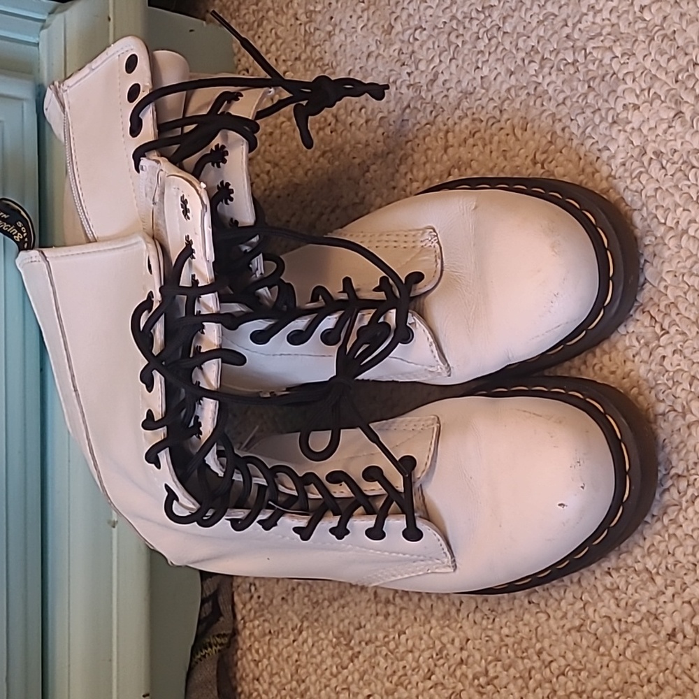 Size 8 white docs
